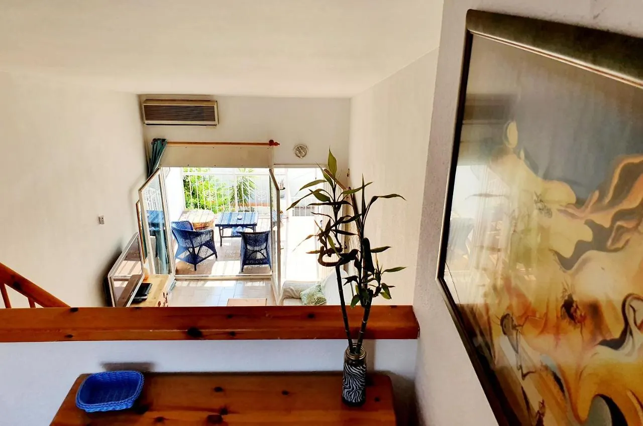 Bonita Casa Con Terraza Y Patio Ferienhaus
